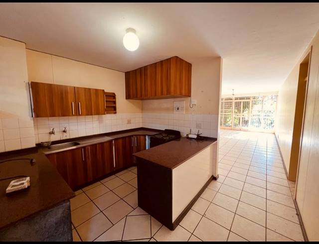 2 BEDROOM APARTMENT FOR SALE IN SILVERTON